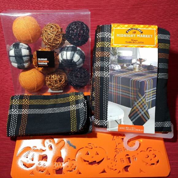 Halloween Table Decorations - Picture 1 of 6